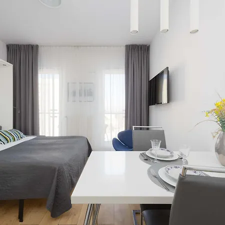 Comfortable In With Parking Next To The Expo Xxi By Renters Apartment *