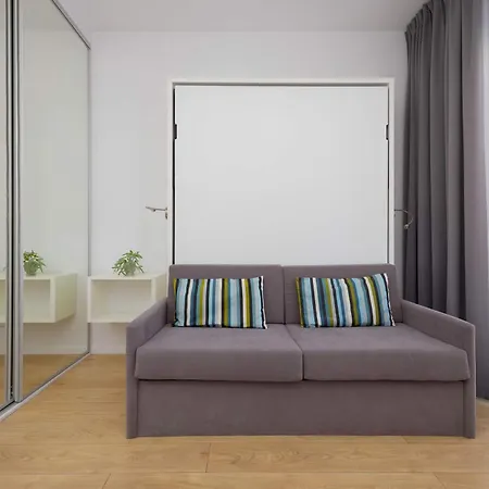 Apartment Comfortable In With Parking Next To The Expo Xxi By Renters Warschau