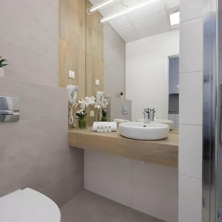 Appartement Modern In With Parking Next To The Expo Xxi By Renters *