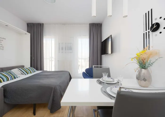 Comfortable In With Parking Next To The Expo Xxi By Renters Apartment *