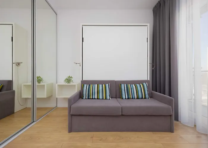 Apartment Comfortable In With Parking Next To The Expo Xxi By Renters Warschau