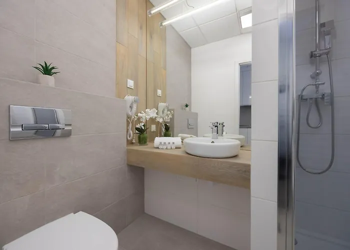 Apartment Comfortable In With Parking Next To The Expo Xxi By Renters *