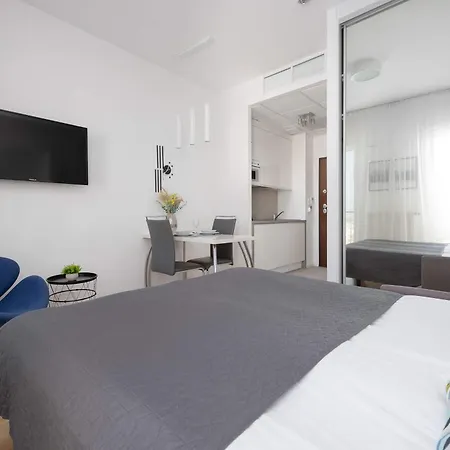 Modern In With Parking Next To The Expo Xxi By Renters 바르샤바
